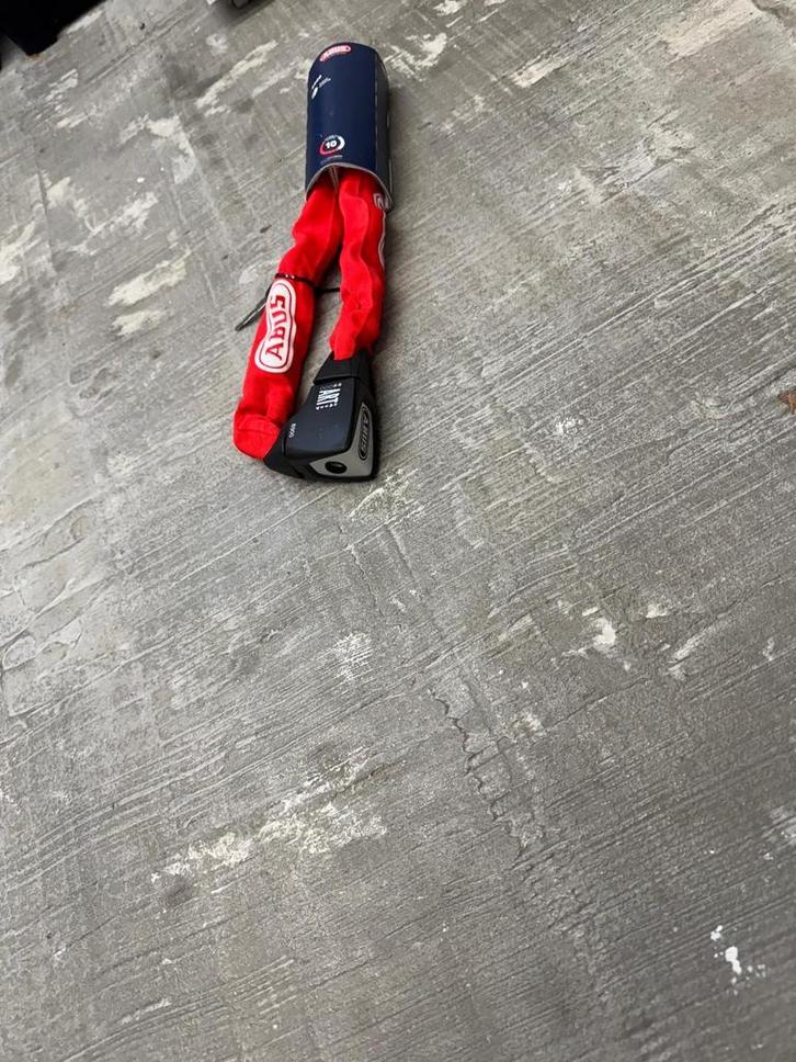 ABUS Kettingslot met hoes - Rood, Fietsen en Brommers, Fietsaccessoires | Fietssloten, Gebruikt, Kettingslot, Ophalen of Verzenden