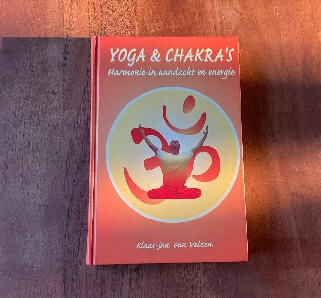 Yoga & Chakra's boek harmonie in aandacht en energie, Ophalen of Verzenden, Zo goed als nieuw, Meditatie of Yoga, Instructieboek