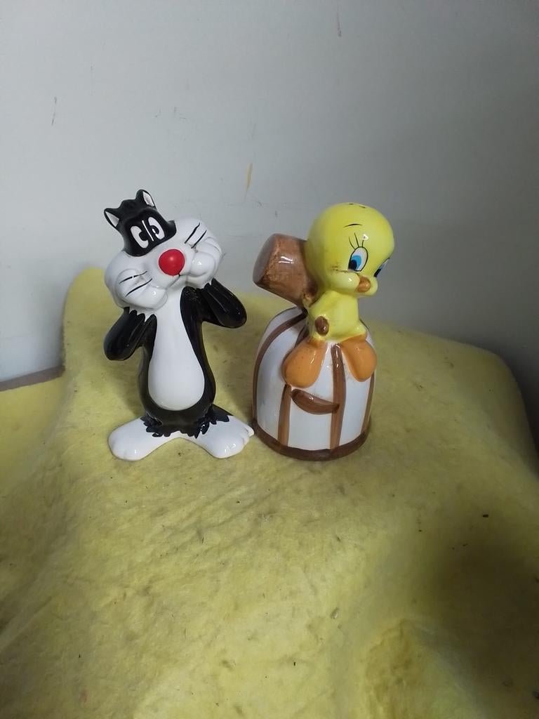 4585) WARNER BROS   peper en zoutstel  hoog  11cm, Ophalen of Verzenden, Zo goed als nieuw, Beeldje of Figuurtje