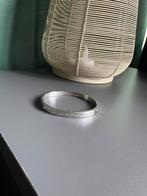 Zilverkleurige armband met tekst, Sieraden, Tassen en Uiterlijk, Armbanden, Overige materialen, Gebruikt, Ophalen of Verzenden