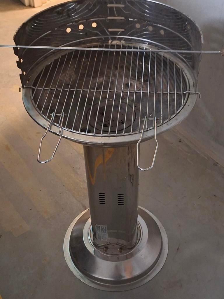 Barbecue met toebehoren van metaal, Tuin en Terras, Houtskoolbarbecues, Ophalen, Gebruikt, Overige, Met accessoires