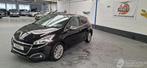 Peugeot 208 1.2 PureTech Blue Lease Executive (bj 2017), Auto diversen, Schadeauto's, 1199 cc, Zwart, Handgeschakeld, Benzine