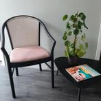 Zwarte stoel met webbing rugleuning en roze zitting, Ophalen, Twee, Zwart, Riet of Rotan