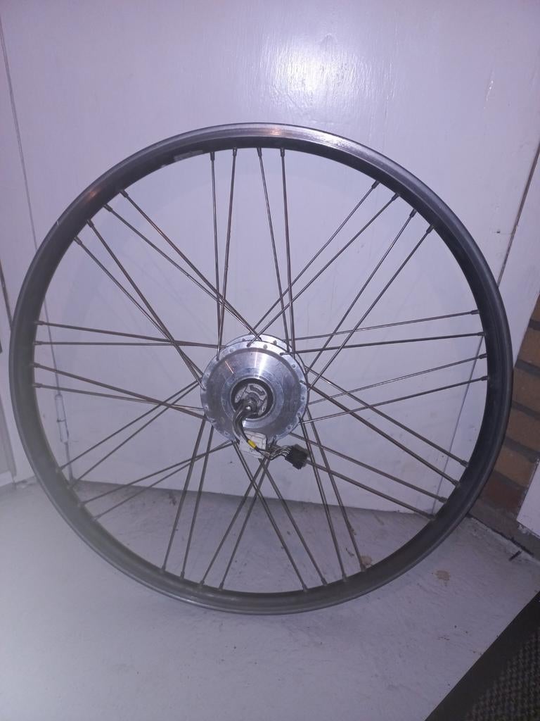Voorwiel met motor voor elektrische fiets, Fietsen en Brommers, Fietsonderdelen, Gebruikt, Ophalen of Verzenden, Aluminium, Elektrische fiets