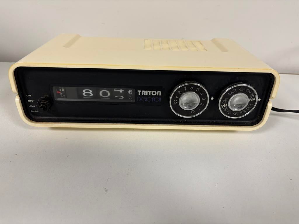 vintage flip clockTriton Digichrom klokradio jaren '70., Ophalen of Verzenden, Zo goed als nieuw