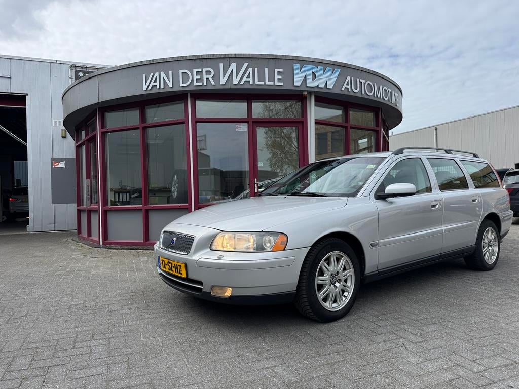 Volvo V70 2.4 140PK AUT 2006 Leer Trekhaak Youngtimer, 1800 kg, Zwart, 1498 kg, Stationwagon