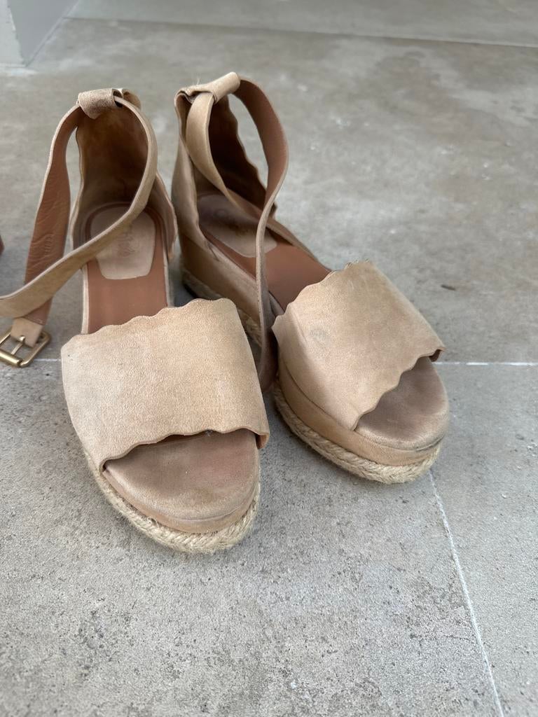 Chloe sandalen beige suède, Kleding | Dames, Schoenen, Ophalen of Verzenden, Gedragen, Beige, Sandalen of Muiltjes