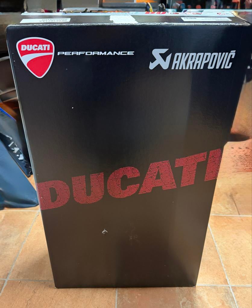 Akrapovic uitlaat dempers Ducati Streetfighter-Panigale V4S, Ophalen, Gebruikt