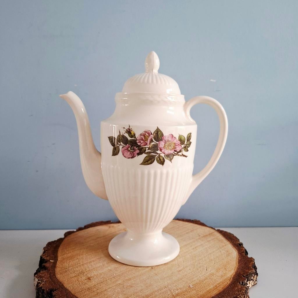 Wedgwood 'Briar Rose', prachtige koffiekan, Ophalen of Verzenden, Zo goed als nieuw, Porselein, Wedgwood