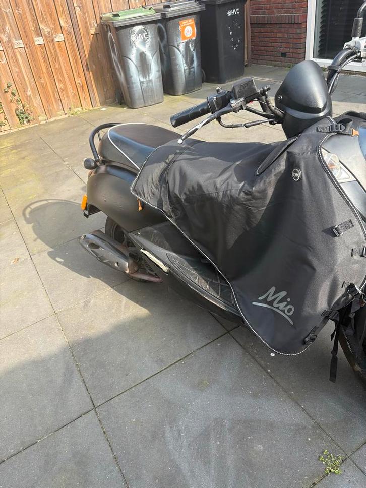 Zwarte Sym Mio snorscooter, Fietsen en Brommers, Snorfietsen en Snorscooters, Gebruikt, SYM, Benzine, Ophalen of Verzenden