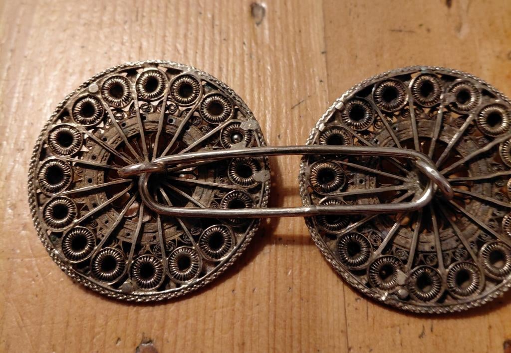 ANTIEK zilveren zeeuws broekstukken, Antiek en Kunst, Verzenden, Zilver