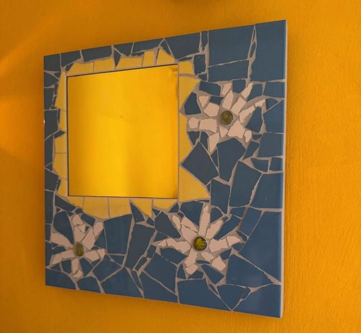Blauw mozaïek spiegel met madeliefjes, Huis en Inrichting, Tafels | Salontafels, Gebruikt, Minder dan 50 cm, Minder dan 50 cm