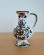 Authentiek Delfts polychroom aardwerk vaasje met oor, Ophalen of Verzenden