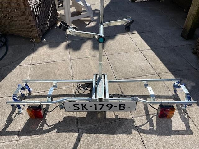 Eenvoudige fietsdrager, Ophalen, Gebruikt, 2 fietsen, Trekhaakdrager