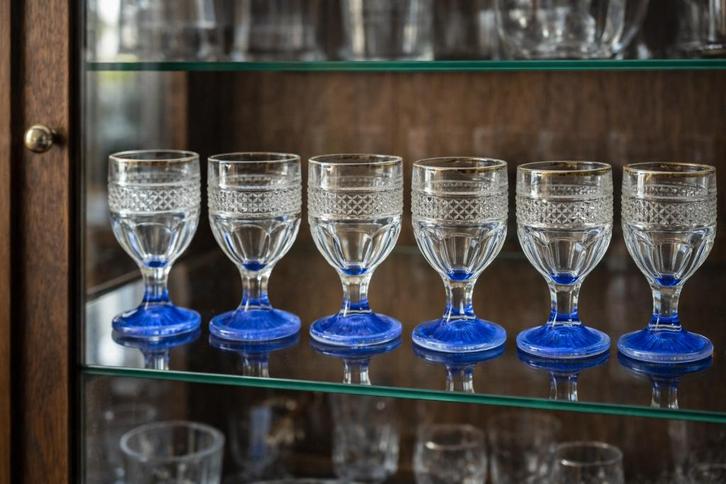 6 vintage likeur of wijnglaasjes met blauwe voet, Antiek en Kunst, Antiek | Glas en Kristal, Ophalen of Verzenden