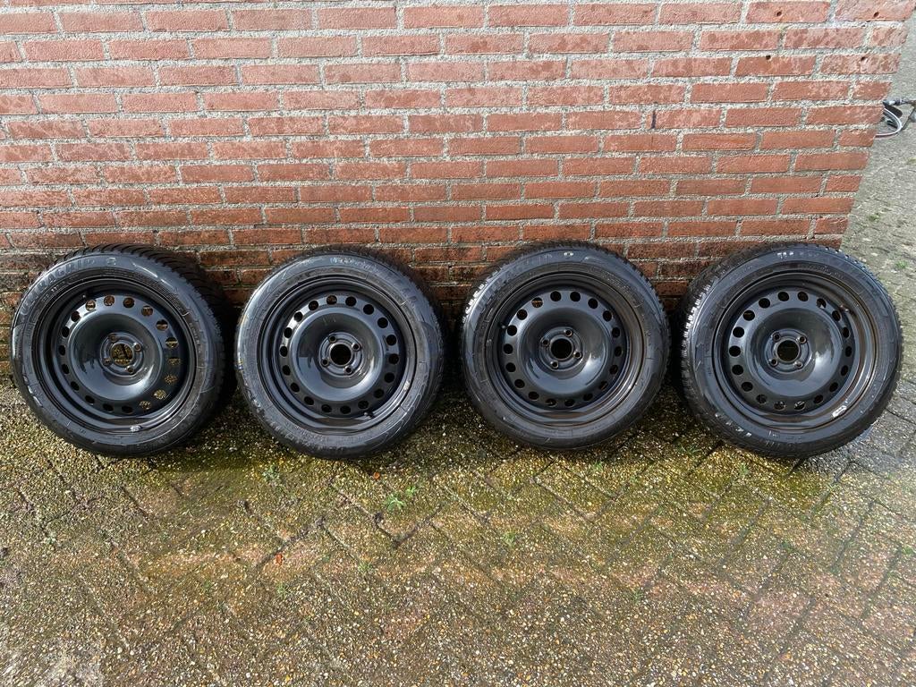 Set van 4 Ultragrip winterbanden op stalen velgen 205/55R16, Auto-onderdelen, Banden en Velgen, Ophalen, Gebruikt, 16 inch, Banden en Velgen
