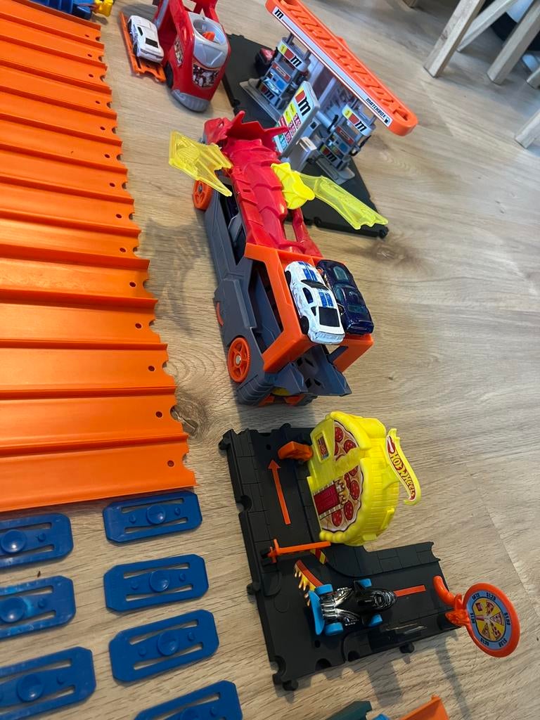 Heel veel hotwheels wasstraat benzinepomp, Ophalen of Verzenden, Zo goed als nieuw