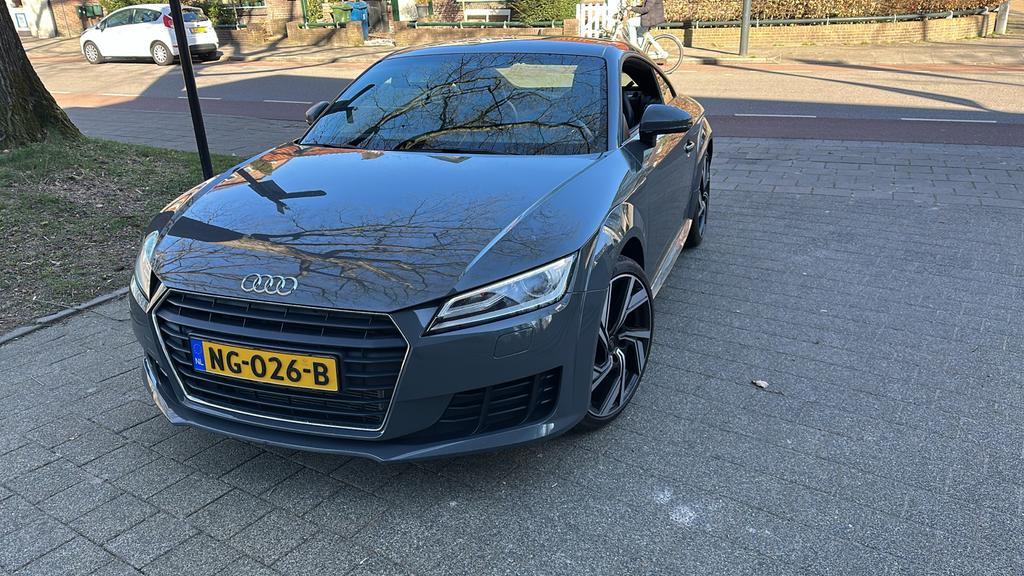 Audi TT 2.0 Tfsi 169KW Coupe S-tronic 2015 Grijs, TT, 4 cilinders, 1984 cc, 4 stoelen