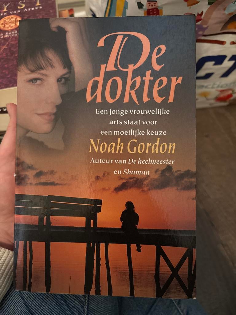 De Dokter - Noah Gordon (Paperback), Boeken, Ophalen of Verzenden, Gelezen, Europa overig