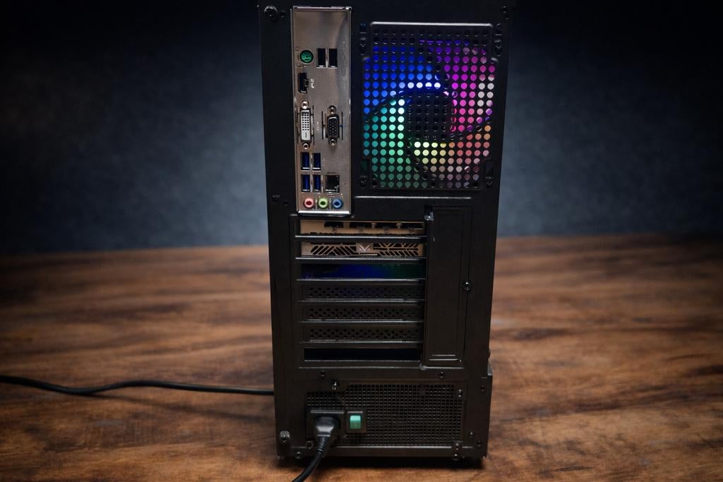 Krachtige Gaming PC – Ryzen 5 5600X / RTX 5060 – Garantie, 32 GB, PCmeneer, Zelf gebouwde pc, Zo goed als nieuw