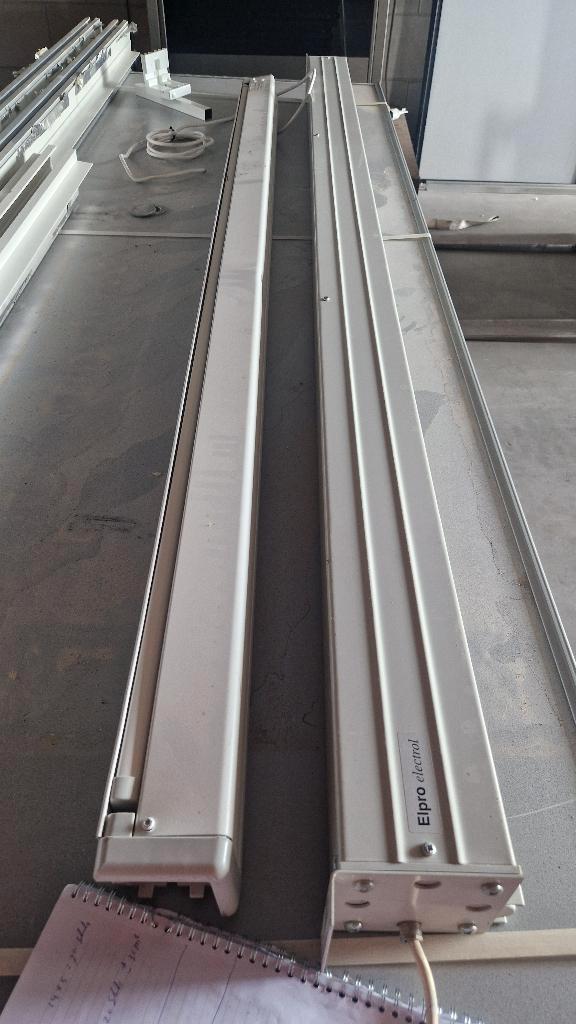 Beamerscherm projectiescherm merk Projectra en Elpro ( 136 ), Audio, Tv en Foto, Projectieschermen, Zo goed als nieuw, Elektrisch