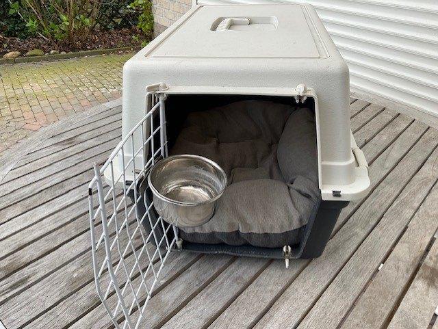 Bench voor hond of kat, Dieren en Toebehoren, Hondenbenches, Gebruikt, Ophalen