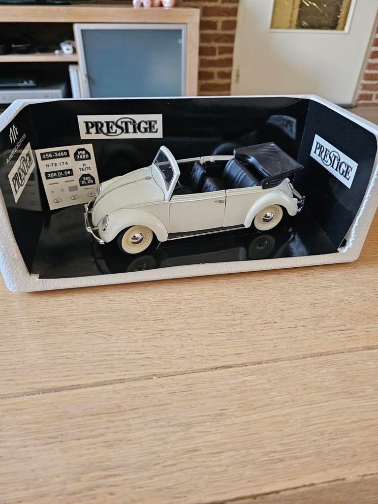 TE KOOP MOOIE SOLIDO VOLKSWAGEN CABRIOLET SCHAAL1:17, Hobby en Vrije tijd, Modelauto's | 1:18, Ophalen of Verzenden, Zo goed als nieuw
