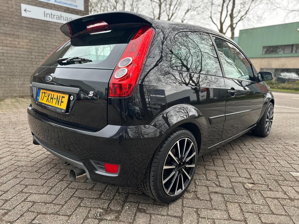 Ford Fiesta 1.6-16V Rally Edition, Voorwielaandrijving, 1596 cc, 4 cilinders, Zwart