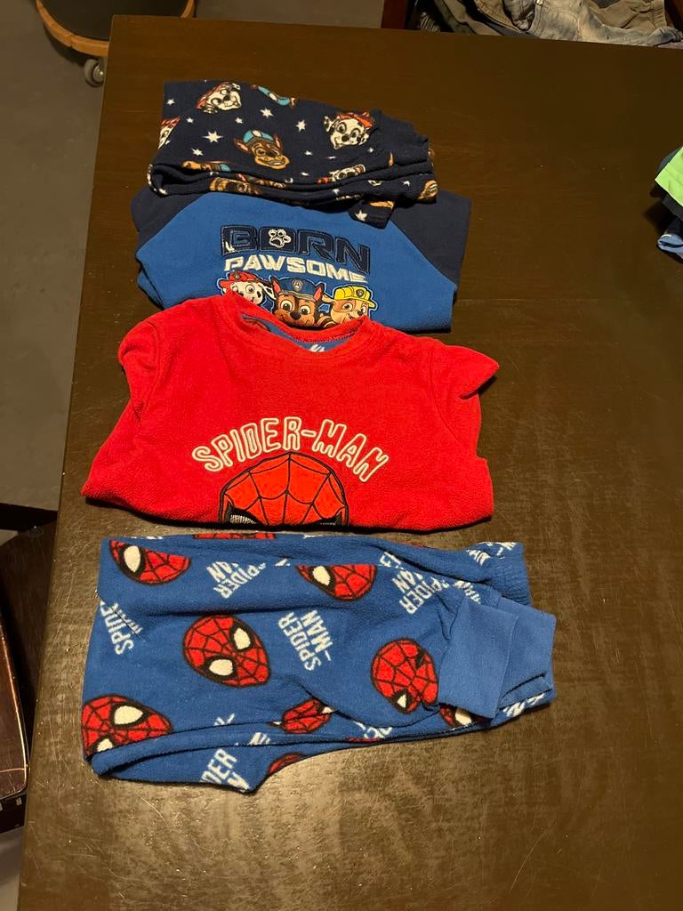 2x Fleece pyjama maat 104 - Spiderman & Paw Patrol, Ophalen of Verzenden, Gebruikt, Jongen, Nacht- of Onderkleding