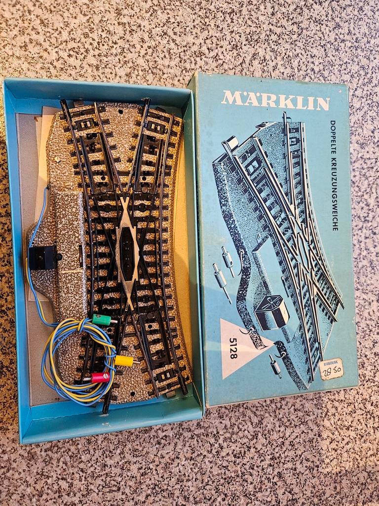 Nieuw in verpakking dubbel kruiswissel Märklin 5128, Hobby en Vrije tijd, Modeltreinen | H0, Wisselstroom, Nieuw, Rails, Ophalen of Verzenden