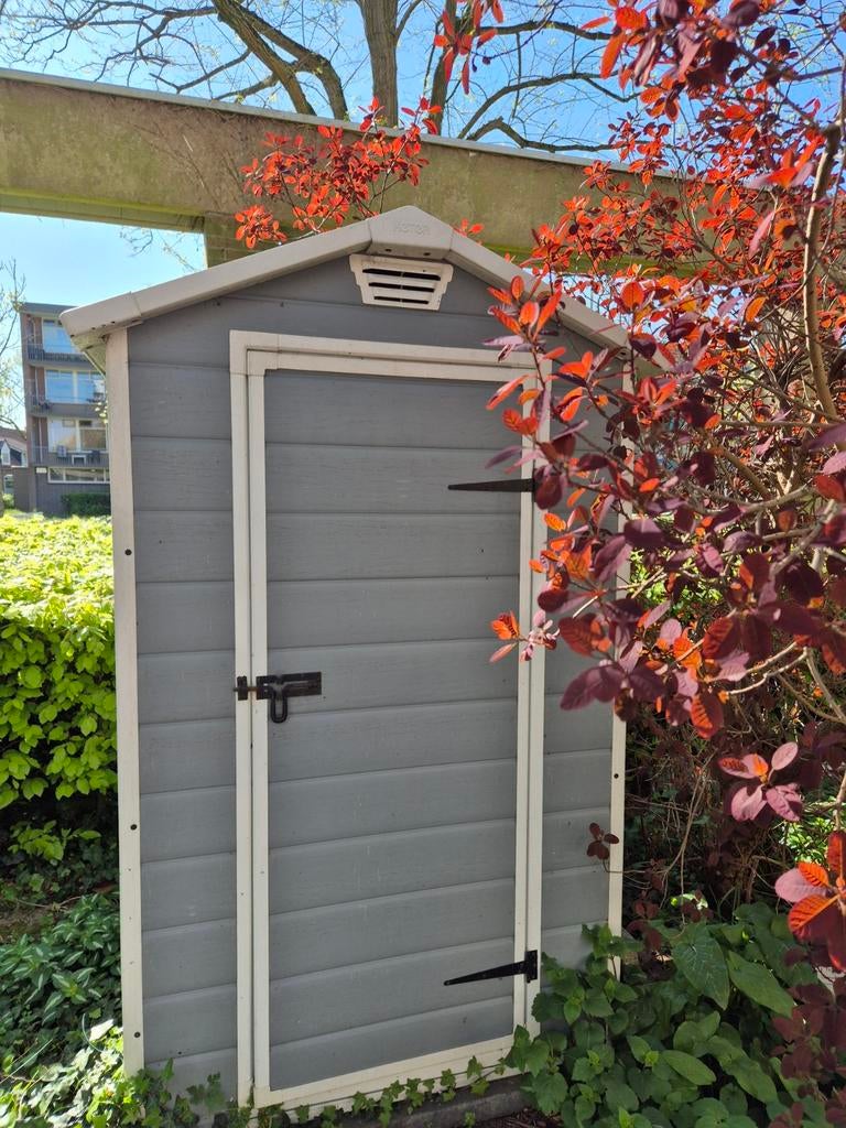 Keter tuinkast/tuinhuisje kunststof, Tuin en Terras, Tuinhuizen, Kunststof, Gebruikt, Minder dan 200 cm, 1 raam