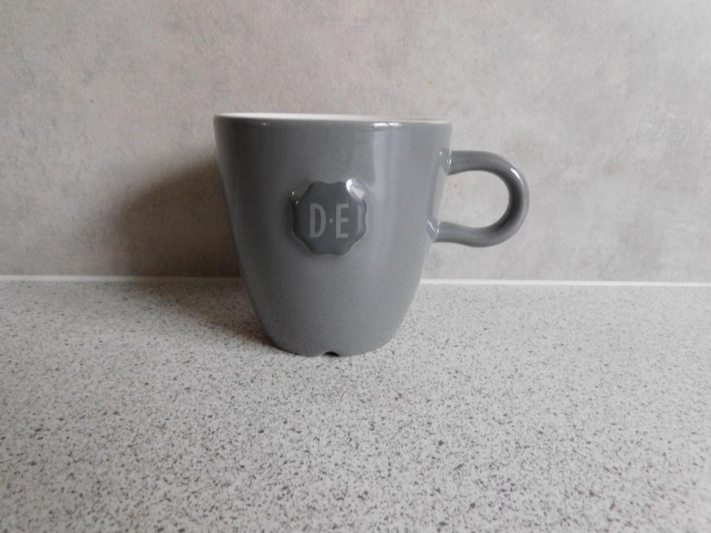 Mok 270 ml. Grijs Zegel Royal Raja Douwe Egberts, Ophalen of Verzenden, Zo goed als nieuw, Overige stijlen, Kop(pen) en/of Schotel(s)