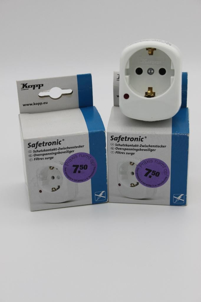 Te koop 2 nieuwe overspanning beveiligers van “Kopp”., Doe-het-zelf en Verbouw, Elektra en Kabels, Nieuw, Stopcontact, Ophalen of Verzenden