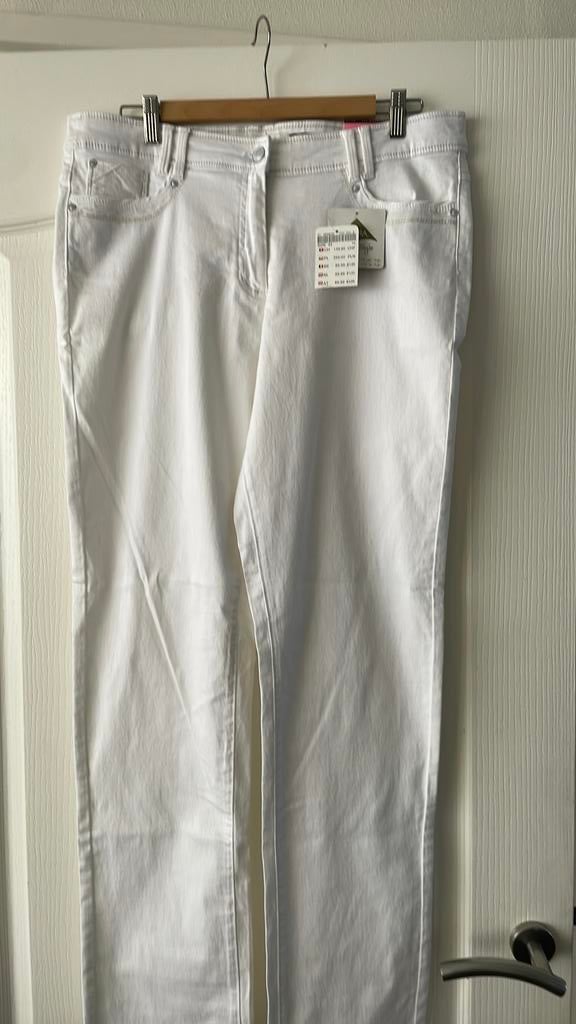 NIEUWE “ BONITA” BROEK WIT MAAT 42, Kleding | Dames, Spijkerbroeken en Jeans, Ophalen of Verzenden, Nieuw, Wit, W33 - W36 (confectie 42/44)