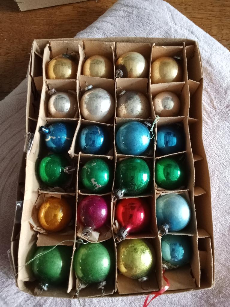 antieke glazen kerstbal model ronde balletjes, Ophalen of Verzenden, Gebruikt