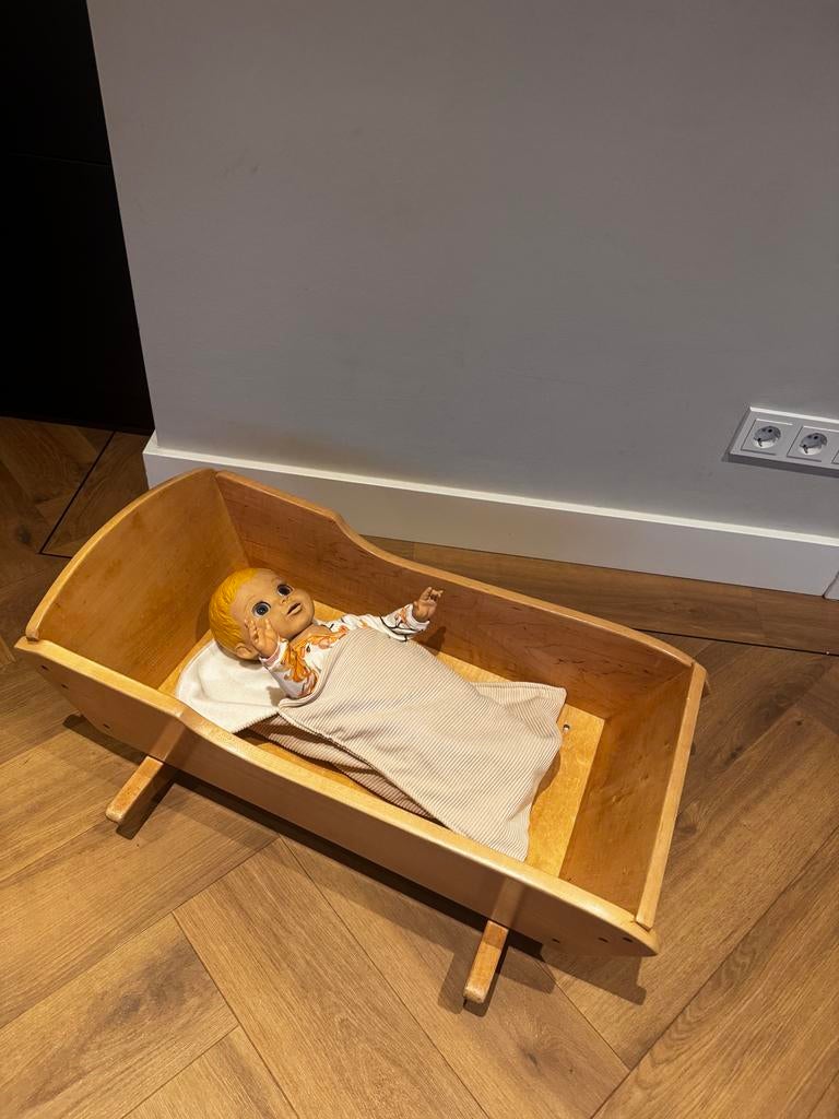 Vintage houten poppenbed, Ophalen, Gebruikt, Babypop