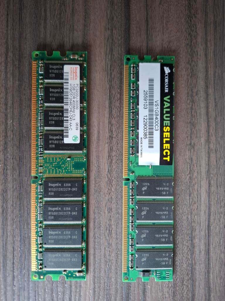 2x 1GB DDR PC-3200U RAM Geheugen (Hynix & Corsair), Computers en Software, RAM geheugen, Gebruikt, Ophalen of Verzenden, DDR, Desktop