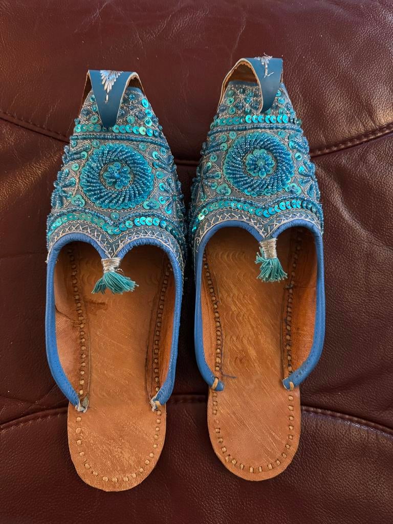 Blauwe en rosé muiltjes/slippers uit India, Kleding | Dames, Schoenen, Nieuw, Sandalen of Muiltjes, Blauw, Ophalen of Verzenden