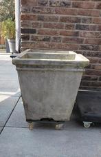 Twee zware betonnen plantenbakken, Tuin en Terras, Ophalen, Beton