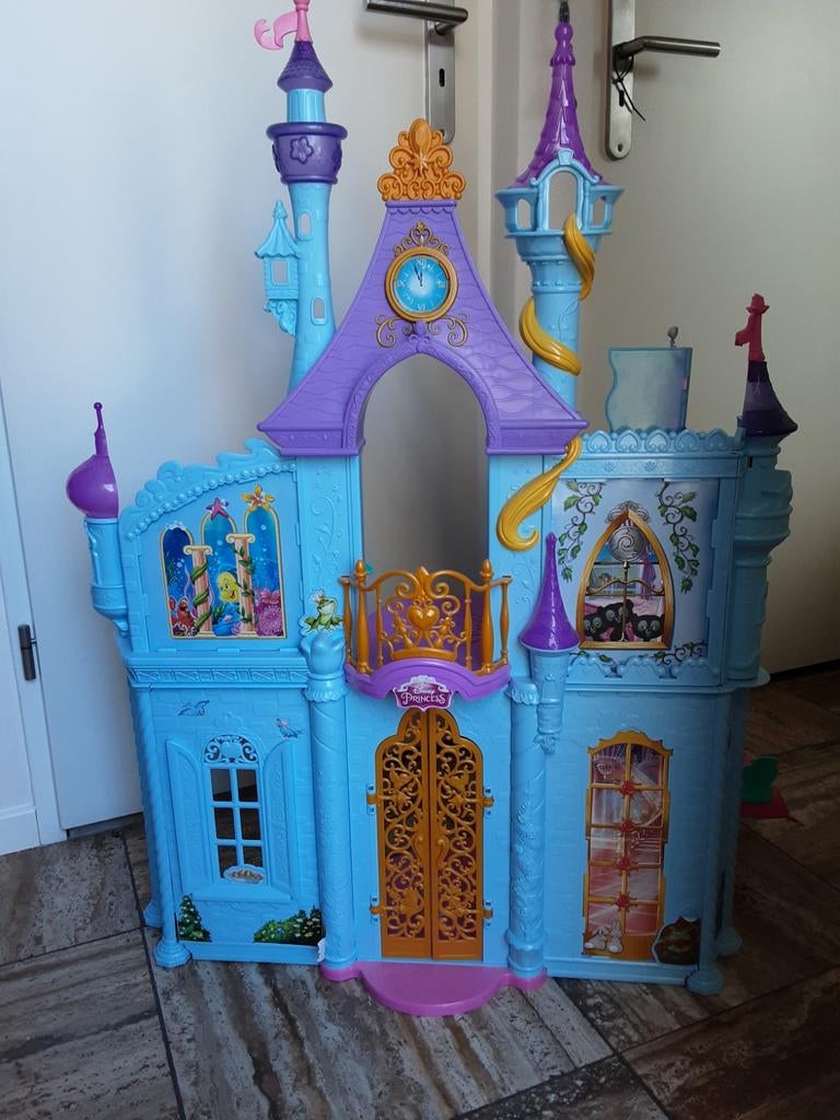 Disney kasteel voor Barbie en/ of andere poppen., Kinderen en Baby's, Ophalen, Zo goed als nieuw, Poppenhuis