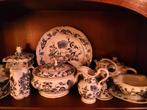 Uitgebreid Servies met Blauw-Wit Bloemenpatroon, Antiek en Kunst, Ophalen