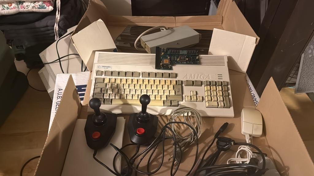 Amiga 1200 + toebehoren, Ophalen, Commodore