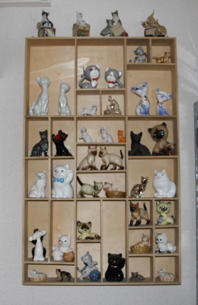 Letterbak met verzameling poesen, Ophalen, Zo goed als nieuw, Hond of Kat, Beeldje of Figuurtje