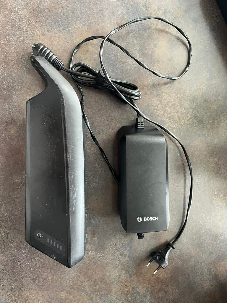 Bosch PowerPack 400 + originele oplader – goede staat, Fietsen en Brommers, Fietsaccessoires | Fietsaccu's, Ophalen, Gebruikt