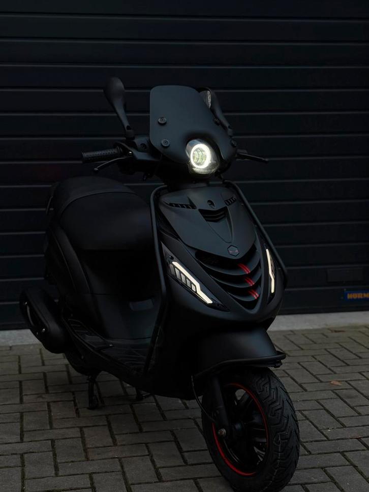 Piaggio zip 1e eigenaar, Fietsen en Brommers, Scooters | Piaggio, Zo goed als nieuw, Zip, Maximaal 45 km/u, Benzine, Ophalen