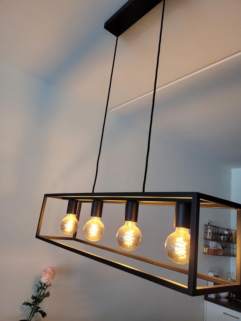 Zwarte hanglamp met 4 lichtpunten, Huis en Inrichting, Lampen | Hanglampen, Ophalen, Gebruikt, Minder dan 50 cm