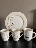 Bord en 3 porseleinen mokken van NIJNTJE, Ophalen of Verzenden, Zo goed als nieuw, Bord(en), Overige stijlen
