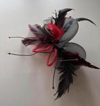 Zwart/rood haarstukje/fascinator voor feestjes - 20cm breed, Ophalen of Verzenden, Nieuw