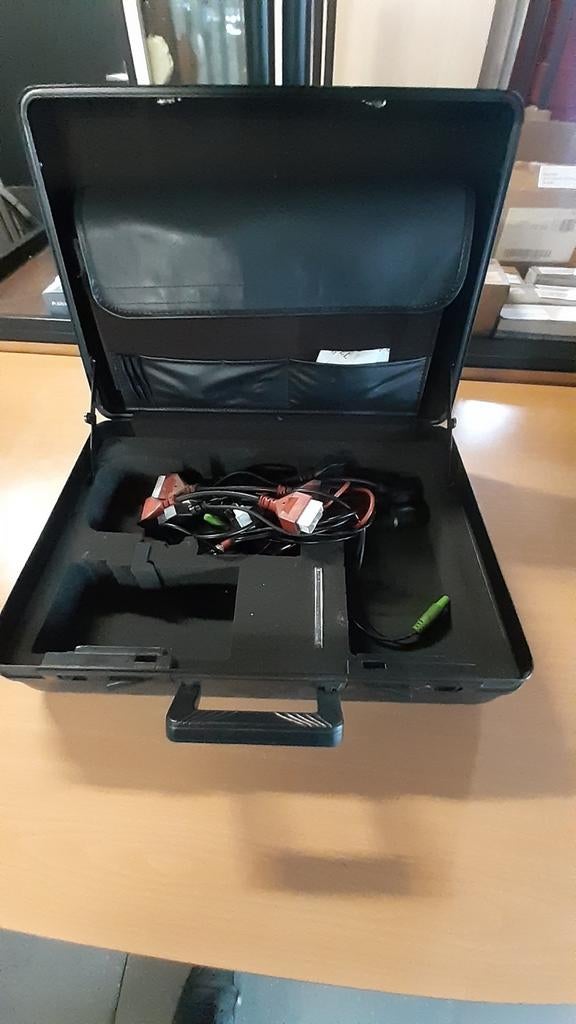 Koffer Carman computer met Kia adapters, Ophalen, T.Smit Outlet Store, Info@tommysmit.nl, 7008AR