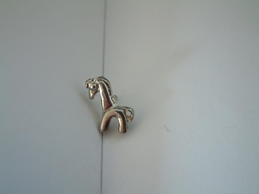 Bijzonder mooi speldje pin broche gestileerd paardje paard, Verzamelen, Speldjes, Pins en Buttons, Ophalen of Verzenden, Zo goed als nieuw